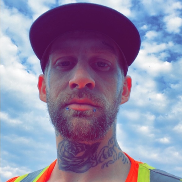 Meet your Posher, Justin - Picture 2 of 5